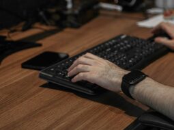 Office Workers' Guide to Preventing Repetitive Strain Injuries at Work