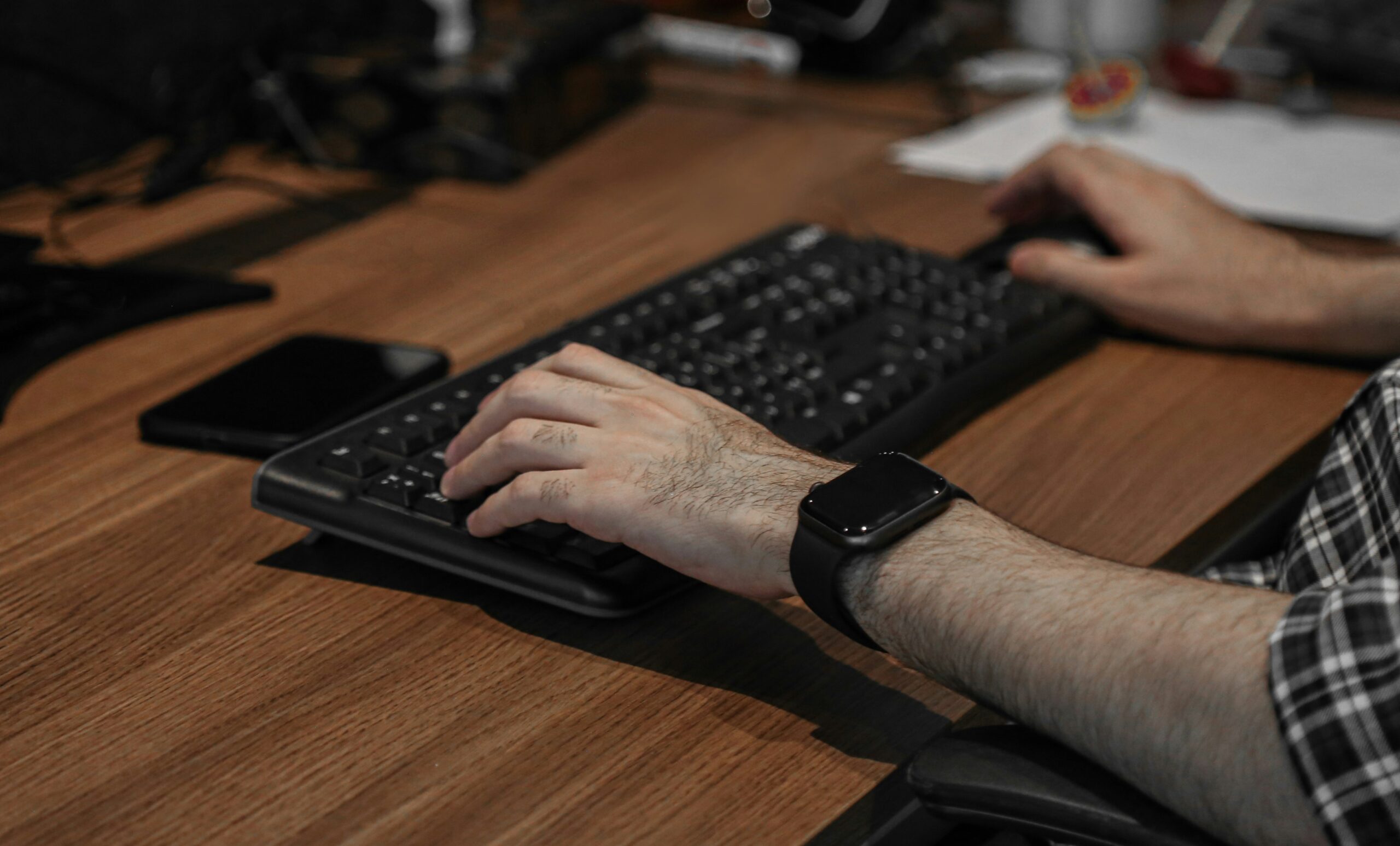 Office Workers' Guide to Preventing Repetitive Strain Injuries at Work